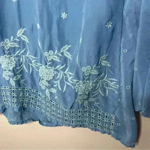 Johnny Was Blue Embroidered Women’s Blouse Sz S - Picture 2 of 6